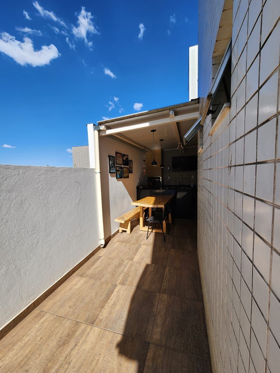 VENDO AMPLO APARTAMENTO COM ÁREA PRIVATIVA NO JARDIM CAMBUÍ